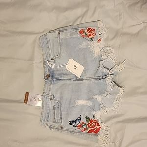 Ripped Short Jeans For Woman